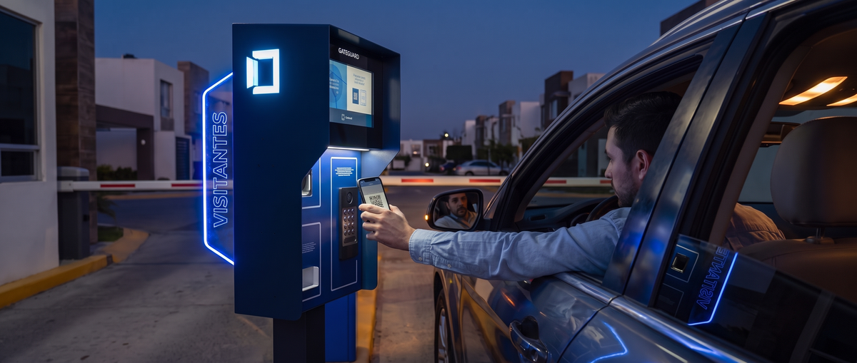 Lector qr Gateguard en un acceso vehicular